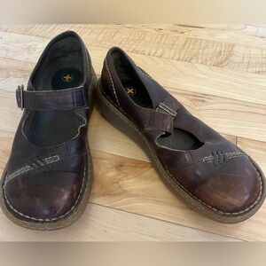 20% OFF 2+ BUNDLES! Dr. Martens Mary Jane Shoes. Brown. Size 7M US/39 EU.